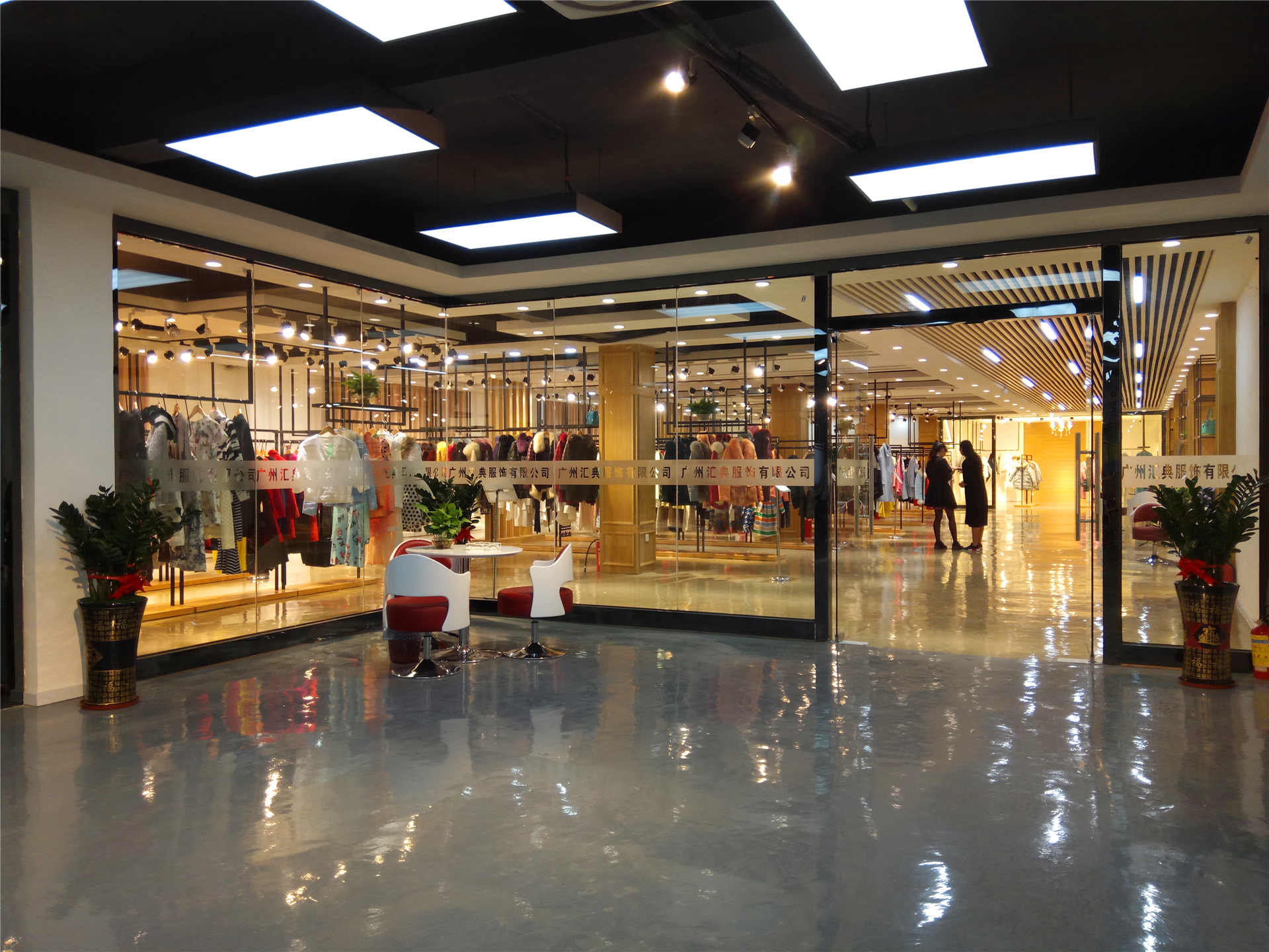 女装店最新流行收银台，自然美景与心灵之旅的完美结合