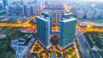 海口最新新闻热议，城市发展观点碰撞与个人立场