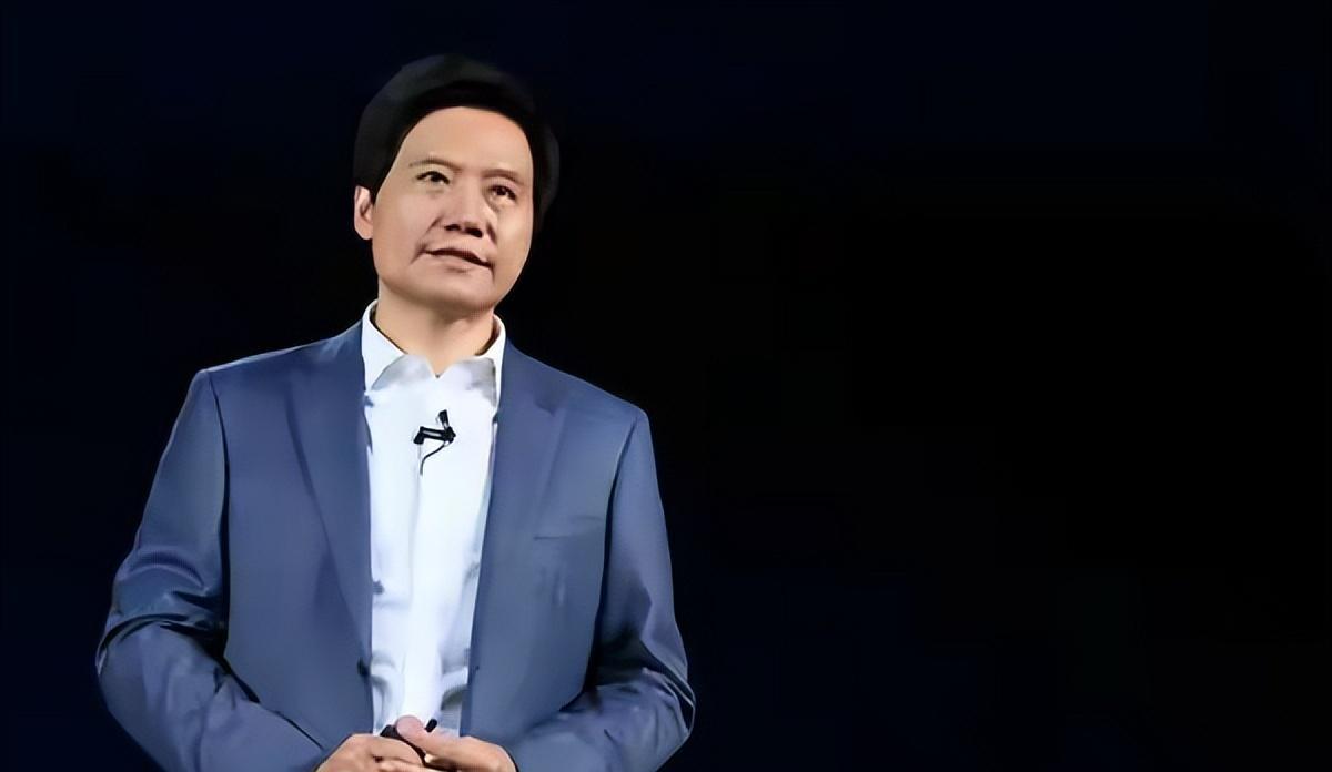 雷军最新动态揭秘，小巷深处的意外发现