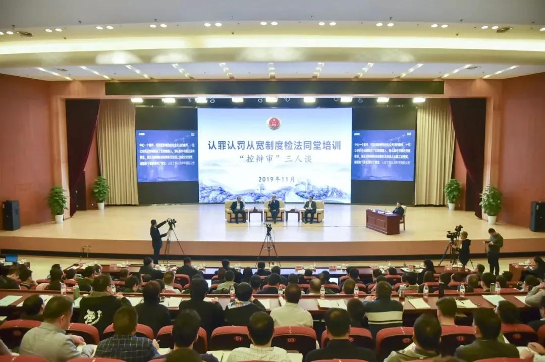 服装最新资讯，时尚变革与自我重塑的自信力量