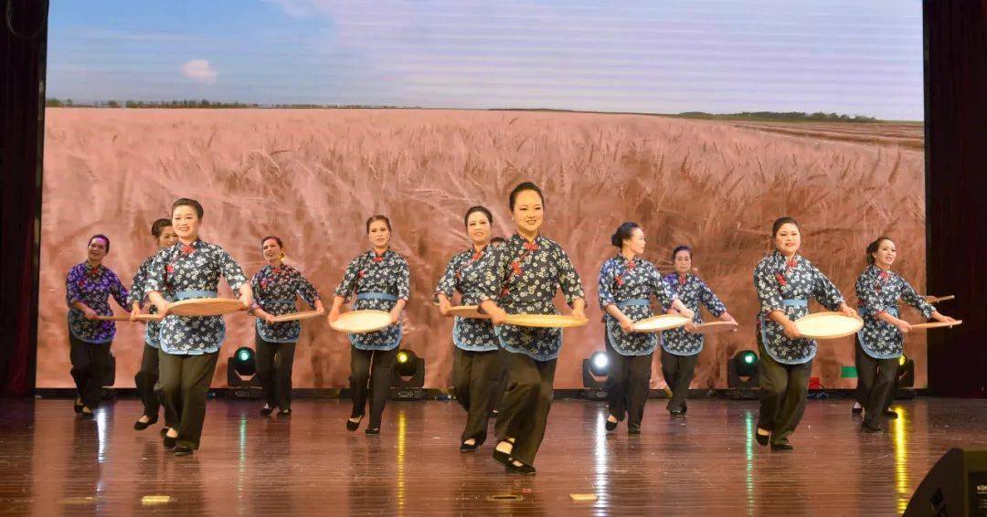 最新五峰跳丧舞，文化现象的深度解析